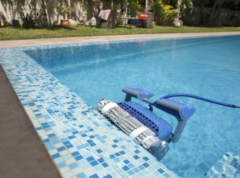 Verschil tussen M400 en M500What is the difference between a Dolphin M400 and M500 robotic pool cleaner?